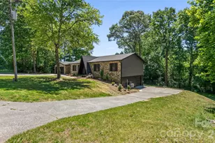 1161 Mountain Shadows Dr, Morganton, NC 28655 - Photo 2