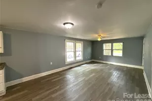 207 Bradford Dr, Charlotte, NC 28208 - Photo 2