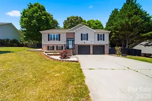 107 Cliffwood Dr, Hudson, NC 28638 - Photo 2