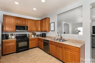 941 Capetown Ln, Clover, SC 29710 - Photo 8
