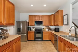 941 Capetown Ln, Clover, SC 29710 - Photo 8