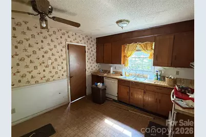10100 Starwood Drive, Charlotte, NC 28215 - Photo 4