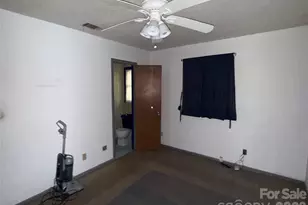 10100 Starwood Dr, Charlotte, NC 28215 - Photo 18