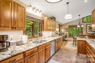 36 Foxglove Rd, Hendersonville, NC 28739 - Photo 14