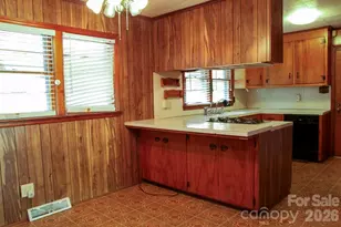 905 S 10th St, Bessemer City, NC 28016 - Photo 14