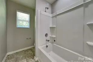 9425 Hartington Pl, Charlotte, NC 28269 - Photo 18