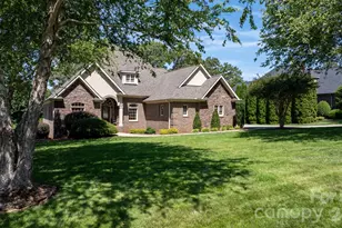 1055 Catawba Greens Dr, Newton, NC 28658 - Photo 2