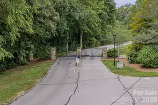 329 Mountain Crest Dr, Hendersonville, NC 28739 - Photo 4