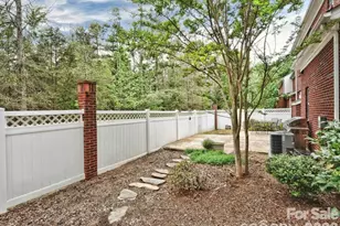 10412 Berkeley Woods Ln, Charlotte, NC 28277 - Photo 2