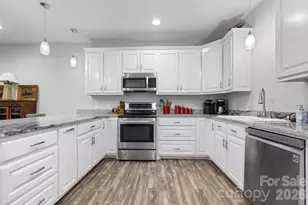 202 Ivy Ct, Morganton, NC 28655 - Photo 2