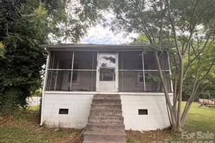 430 E D St, Newton, NC 28658 - Photo 2
