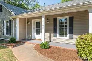 8208 Bluesage Cir, Charlotte, NC 28270 - Photo 2