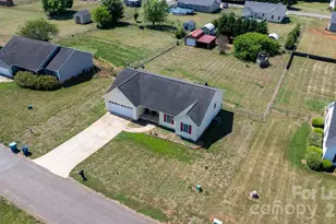 2633 Broodmare Dr, Maiden, NC 28650 - Photo 2