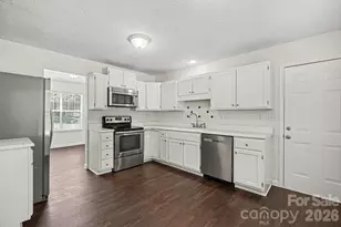 12127 Landing Green Dr, Charlotte, NC 28277 - Photo 4