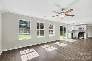 9828 Aventide Ln, Charlotte, NC 28215 - Photo 4