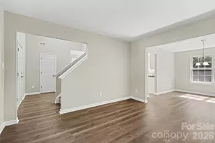 9828 Aventide Ln, Charlotte, NC 28215 - Photo 8
