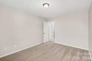 9828 Aventide Ln, Charlotte, NC 28215 - Photo 14