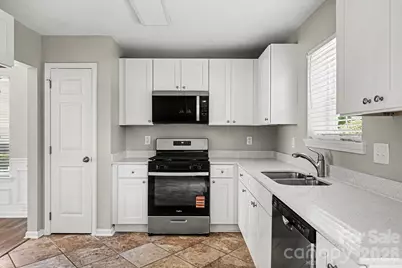 7824 Belchester Circle, Charlotte, NC 28215 - Photo 6