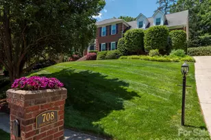 708 Barington Pl, Matthews, NC 28105 - Photo 2