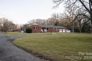 2727 N Moore Rd, Robbins, NC 27325 - Photo 2