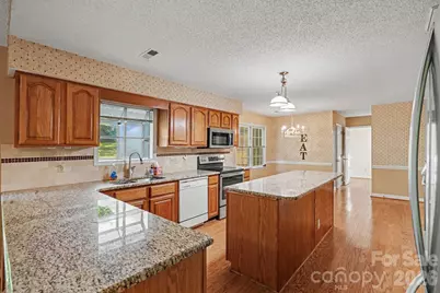 3032 Oakcroft Drive, Matthews, NC 28105 - Photo 6