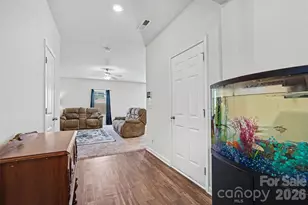 1112 Creedmore Ct, Charlotte, NC 28215 - Photo 2