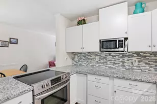 6027 Crape Myrtle Ln, Charlotte, NC 28216 - Photo 12