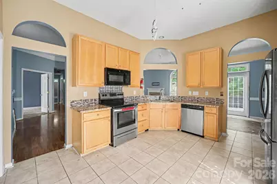 10026 Dauphine Drive, Charlotte, NC 28216 - Photo 16