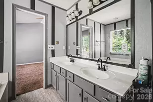 10026 Dauphine Dr, Charlotte, NC 28216 - Photo 24