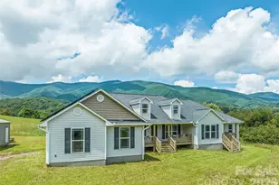 232 Apple Hill Dr, Waynesville, NC 28786 - Photo 2