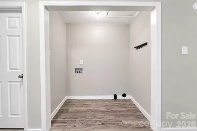 2121 24th Street NE, Hickory, NC 28601 - Photo 20