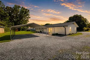 2121 24th St NE, Hickory, NC 28601 - Photo 4