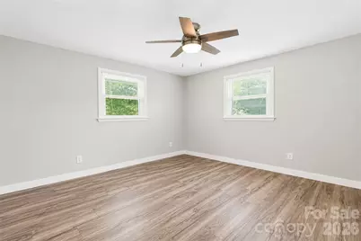 2121 24th Street NE, Hickory, NC 28601 - Photo 18
