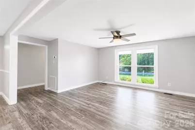 2121 24th Street NE, Hickory, NC 28601 - Photo 10