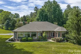39 Beaumont Dr, Hendersonville, NC 28739 - Photo 2