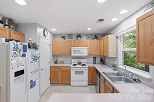 131 Scotch Irish Ln, Troutman, NC 28166 - Photo 8