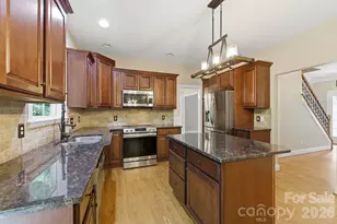 190 Meadow Glen Dr, Troutman, NC 28166 - Photo 8