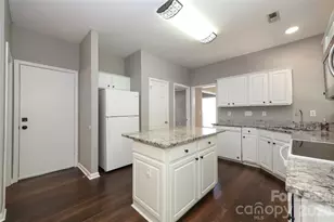 8306 Hornwood Ct, Charlotte, NC 28215 - Photo 12