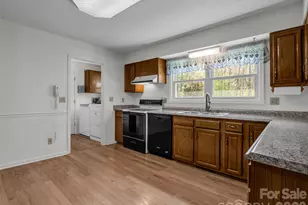 525 Maren Ct, Hendersonville, NC 28739 - Photo 10