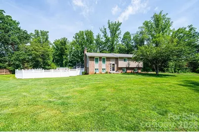 2651 31st Street Court NE, Hickory, NC 28601 - Photo 2
