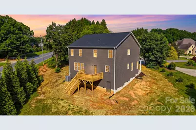 1147 10th Street Lane NW, Hickory, NC 28601 - Photo 2