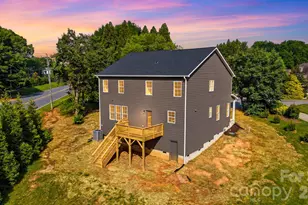 1147 10th St Ln NW, Hickory, NC 28601 - Photo 2