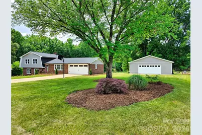 158 W Meadowview Drive, Statesville, NC 28625 - Photo 2