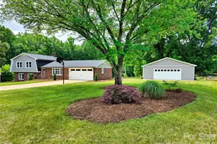 158 W Meadowview Dr, Statesville, NC 28625 - Photo 2