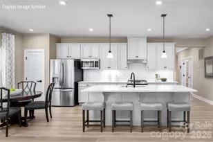 916 Heathway Dr, Charlotte, NC 28213 - Photo 2