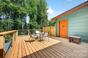 147 Longview Dr, Hendersonville, NC 28791 - Photo 2