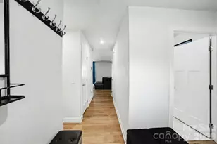 2220 GoldWood Dr, Charlotte, NC 28215 - Photo 6