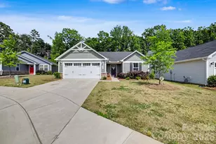 2220 GoldWood Dr, Charlotte, NC 28215 - Photo 2