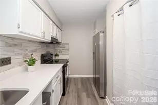 8839 Hunter Ridge Dr, Charlotte, NC 28226 - Photo 10