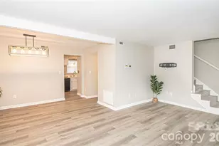 8839 Hunter Ridge Dr, Charlotte, NC 28226 - Photo 6